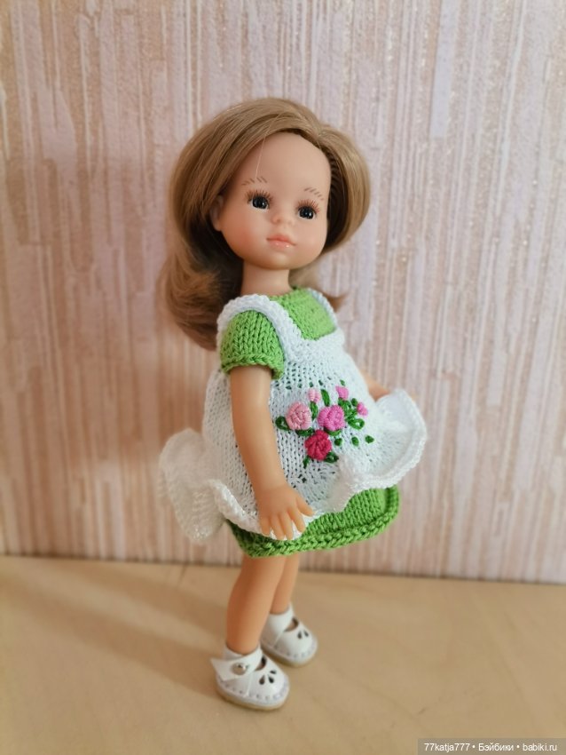 Много вязаных нарядов для мини Паолки (фото 7)