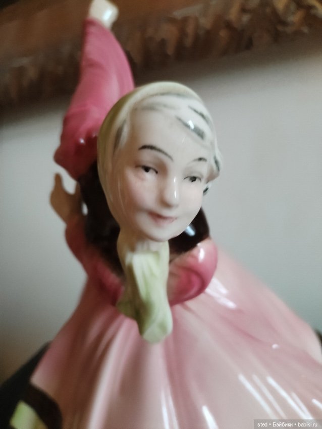 Старинная фарфоровая статуэтка Девушка в танце (фото 2)