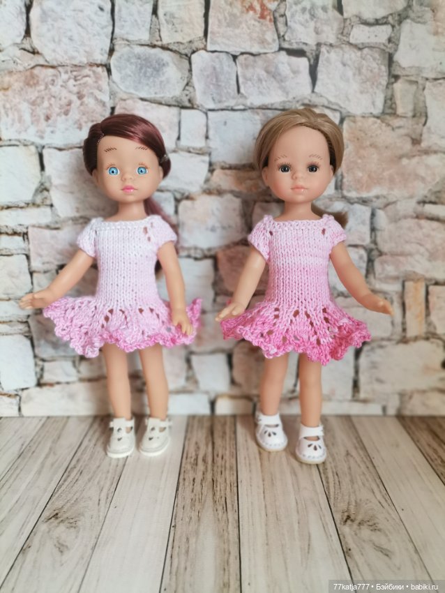 Много вязаных нарядов для мини Паолки (фото 3)