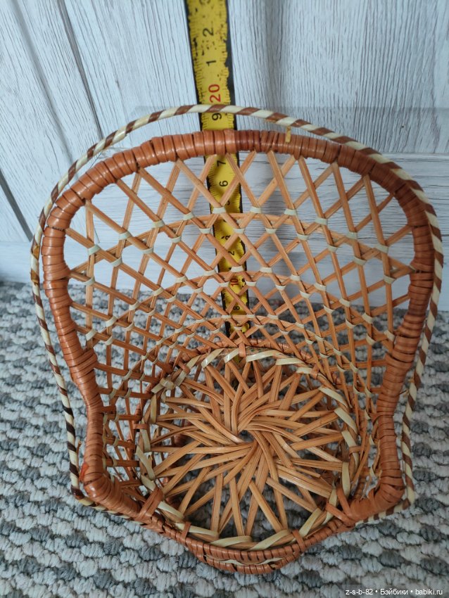 Плетёное кресло для кукол (фото 2)