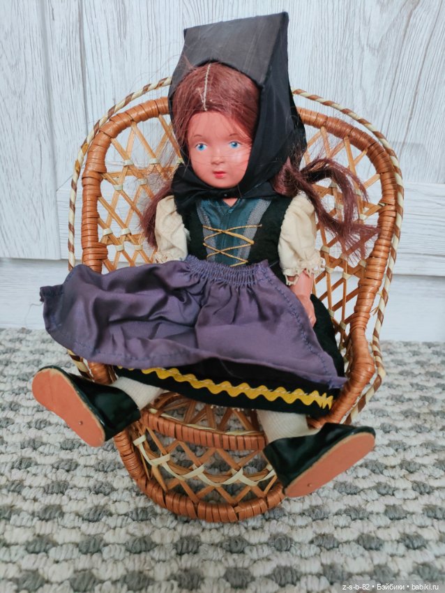 Плетёное кресло для кукол