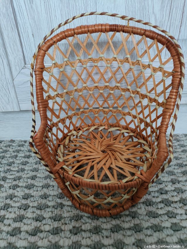 Плетёное кресло для кукол (фото 5)