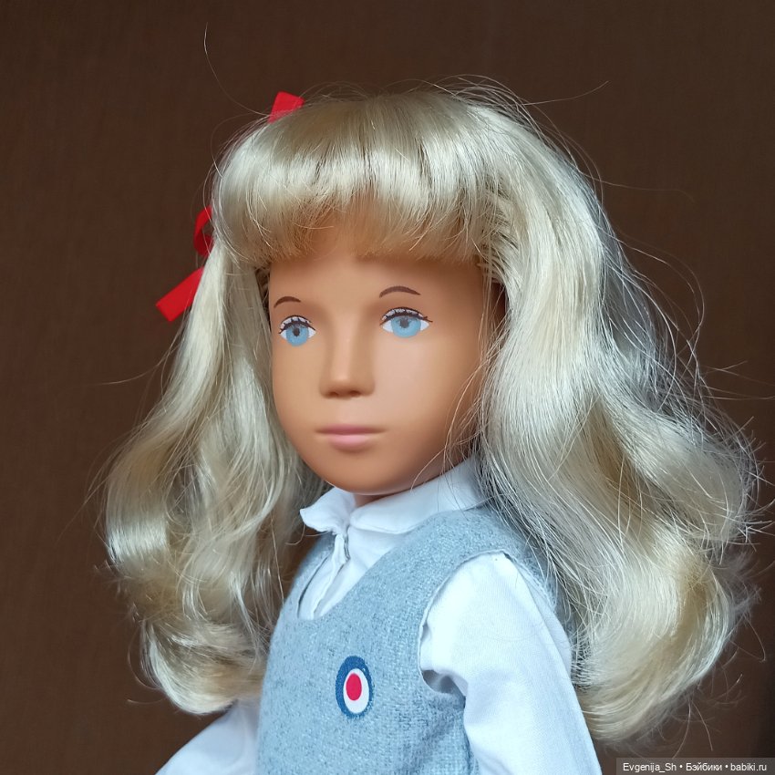 Sasha Morgenthaler Blonde in School Uniform Dress (фото 3)