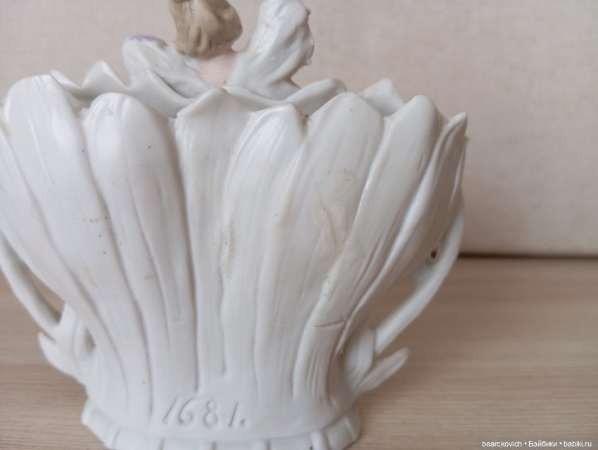 Антикварная фарфоровая миниатюрная вазочка (Германия) (фото 8)