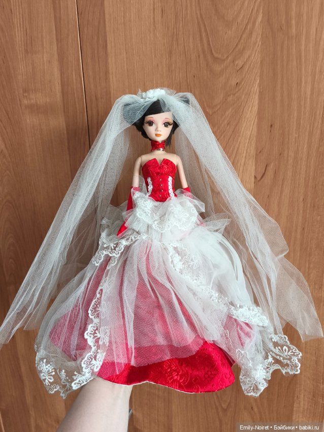 Соня Роуз Kurhn невеста в красном (фото 7)