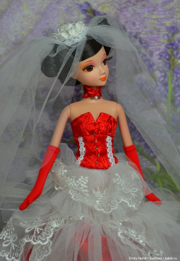 Соня Роуз Kurhn невеста в красном (фото 4)