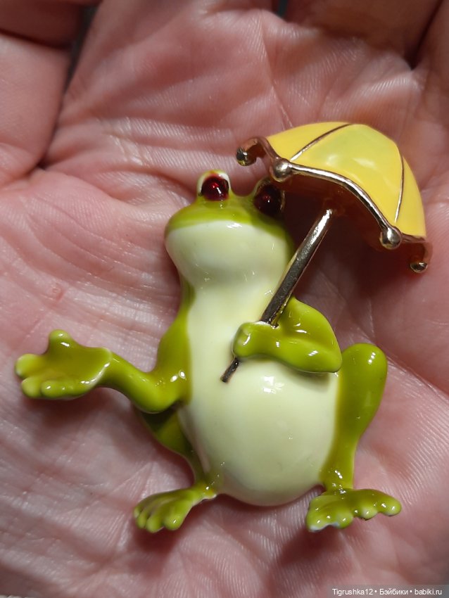 Брошь лягушка с зонтиком — Украшения и очки для кукол