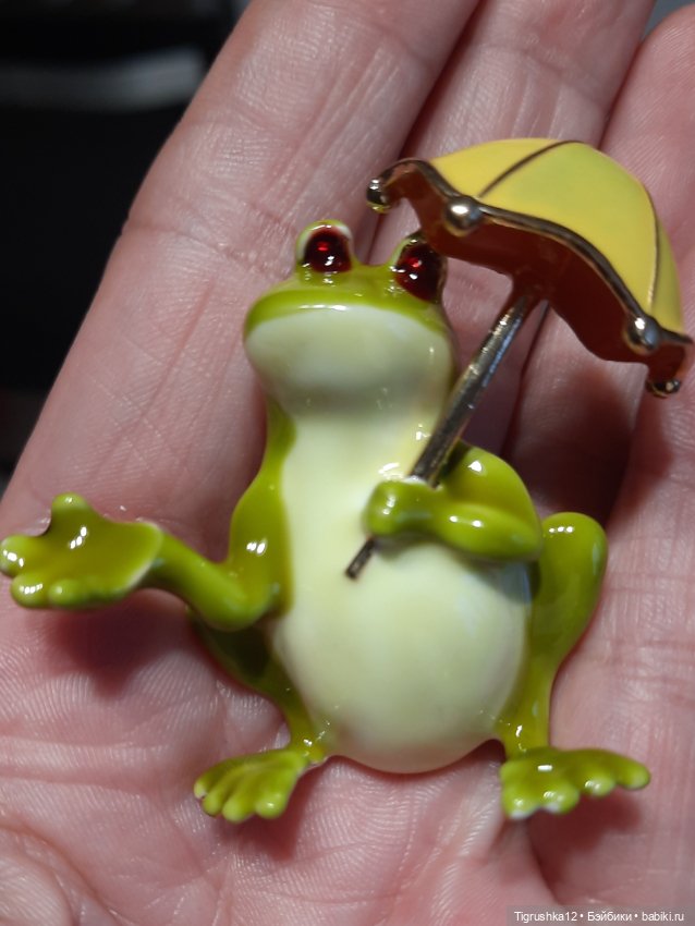 Брошь лягушка с зонтиком — Украшения и очки для кукол (фото 3)
