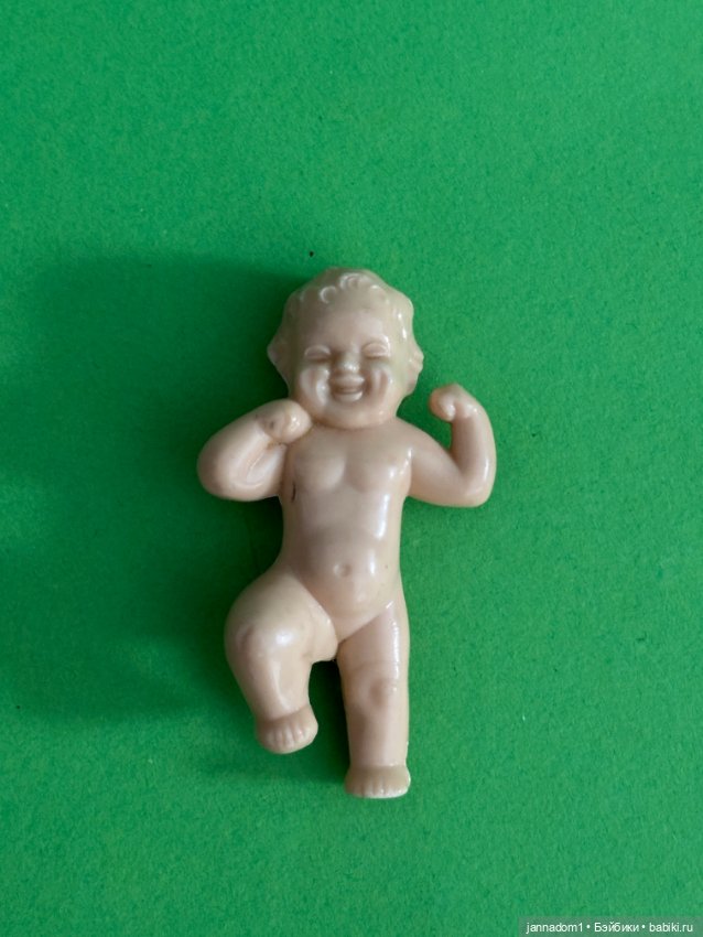 Пупсик погремушка Ges.Gesch с красивой лепкой, высота 7,5 см