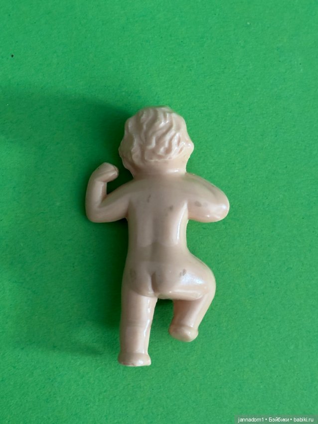 Пупсик погремушка Ges.Gesch с красивой лепкой, высота 7,5 см (фото 2)