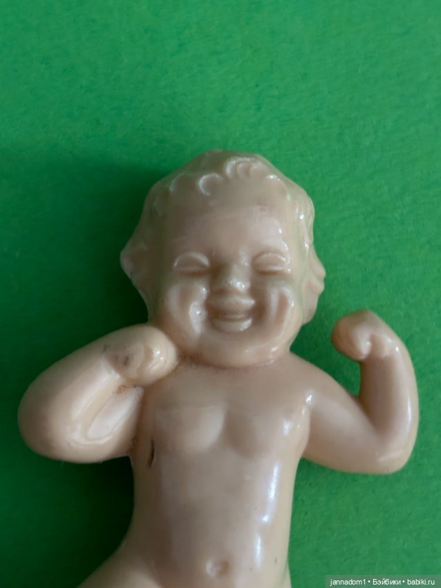 Пупсик погремушка Ges.Gesch с красивой лепкой, высота 7,5 см (фото 3)