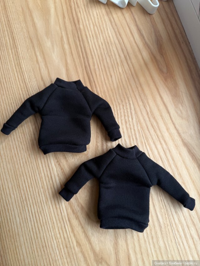 Лот: свитер и две толстовки для Barbie и подобных