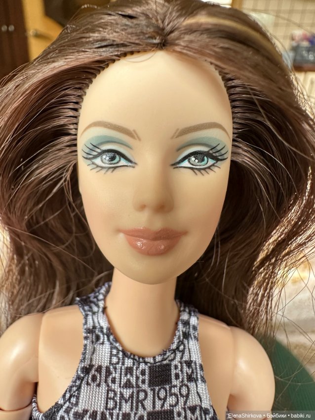 Barbie birthstone Маки бриллиант апрель на высоком теле мтм