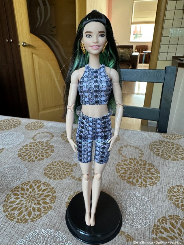 Barbie Fashionistas 110 на высоком теле мтм