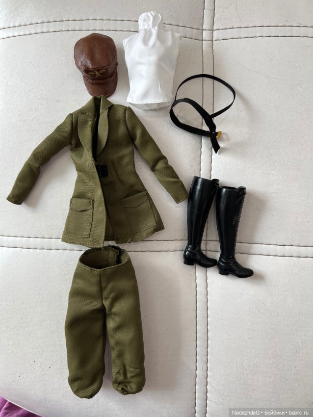 2 Аутфит Барби Бесси Колман