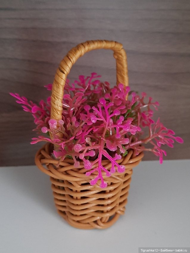 Корзинка с цветами — Миниатюра для кукол