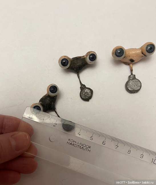 Маленькие стеклянные глазки на рокере для антикварной куклы (фото 6)