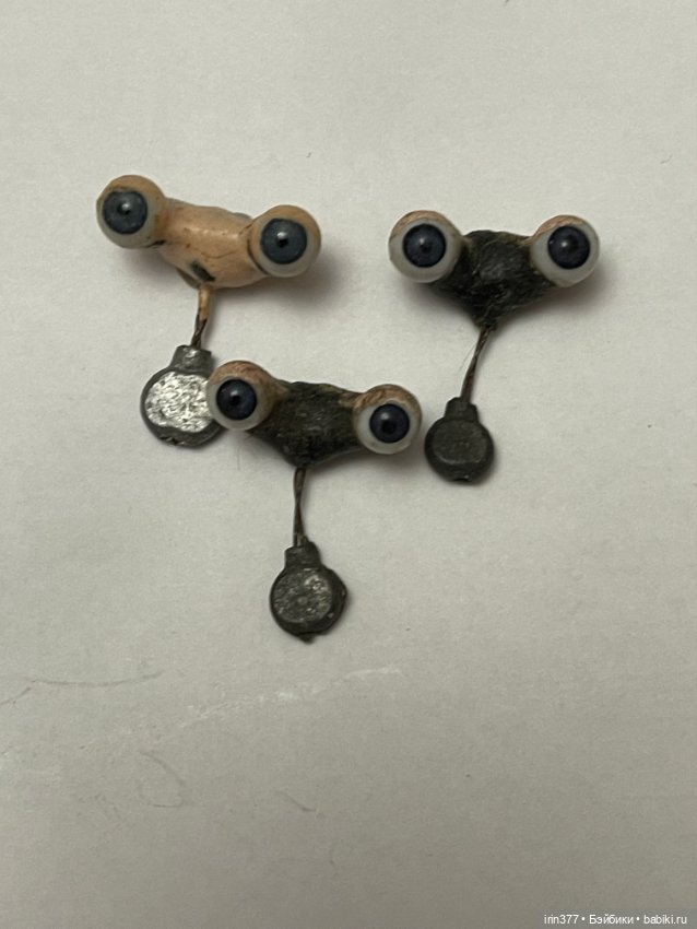 Маленькие стеклянные глазки на рокере для антикварной куклы