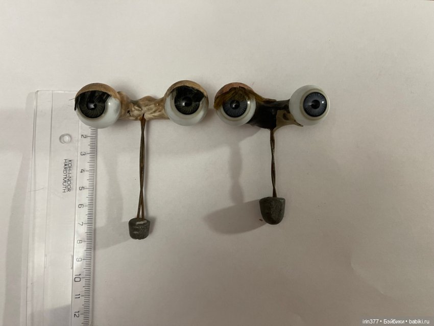 Большие антикварные глаза на рокере