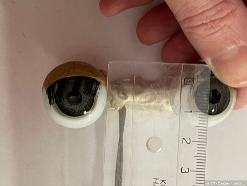 Большие антикварные глаза на рокере