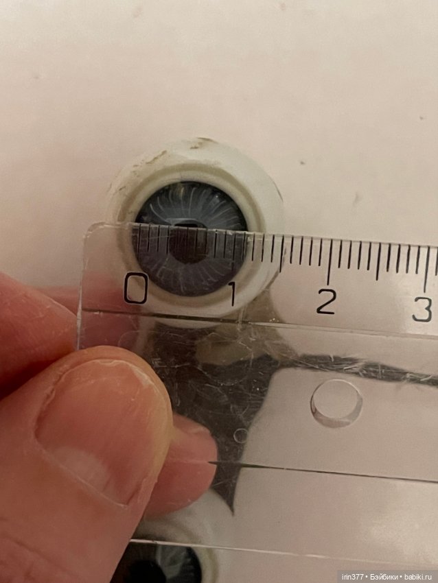 Большие антикварные глаза на рокере