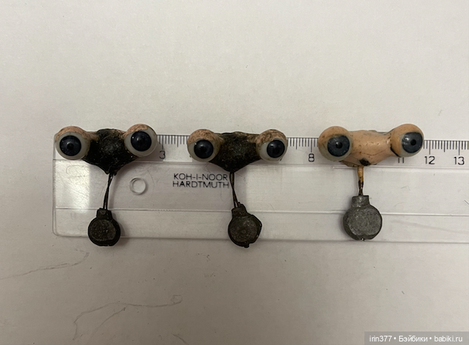 Маленькие стеклянные глазки на рокере для антикварной куклы (фото 5)