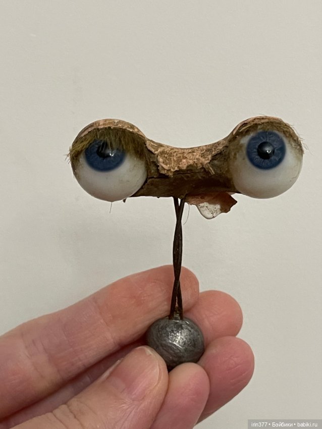 Антикварные стеклянные глаза на рокере