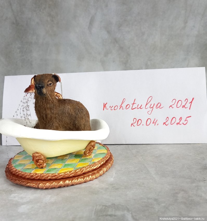 Миниатюрная капибара в ванной (фото 8)