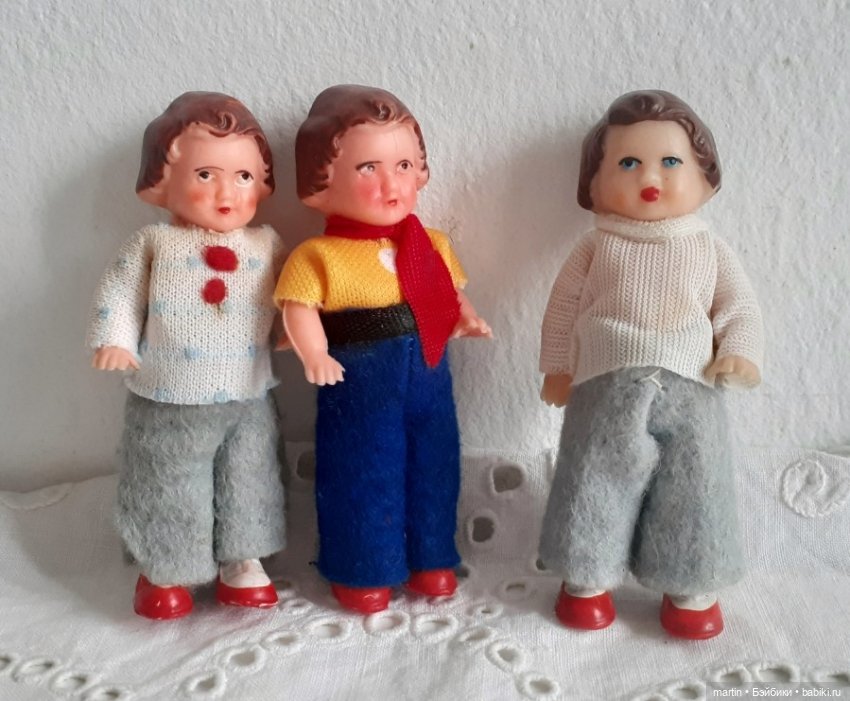 Пупсики ARI( August Riedeler) в родной одежде