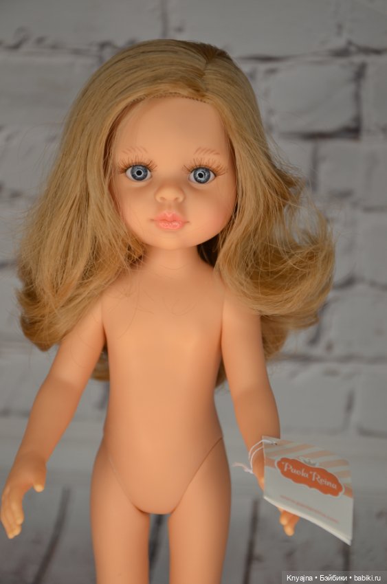 Карла с волнистыми волосами от Паола Рейна, без трусиков