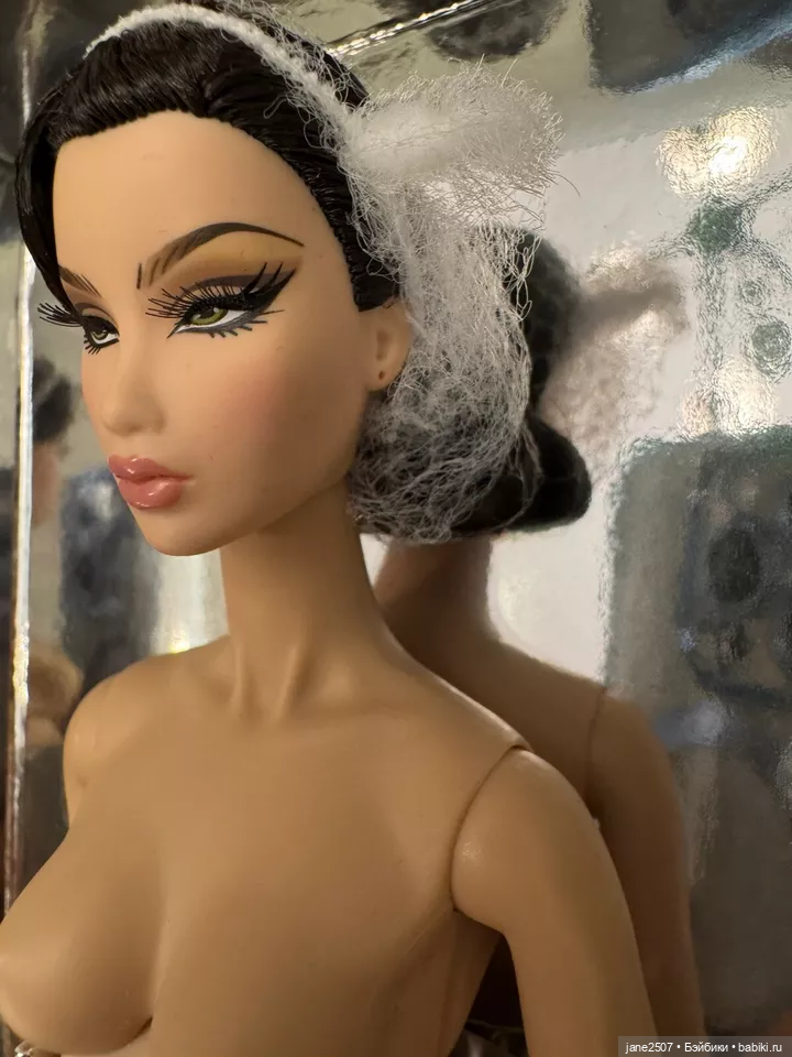 Fashion royalty Kyori Redefined Luxury Nude MIB