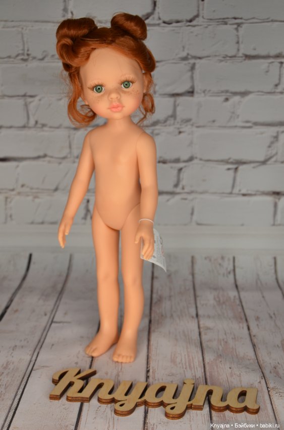 Кристи с буклями от Паола Рейна без трусиков