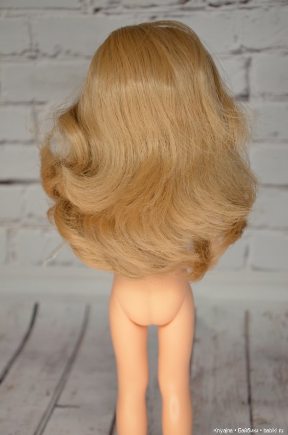 Карла с волнистыми волосами от Паола Рейна, без трусиков (фото 5)