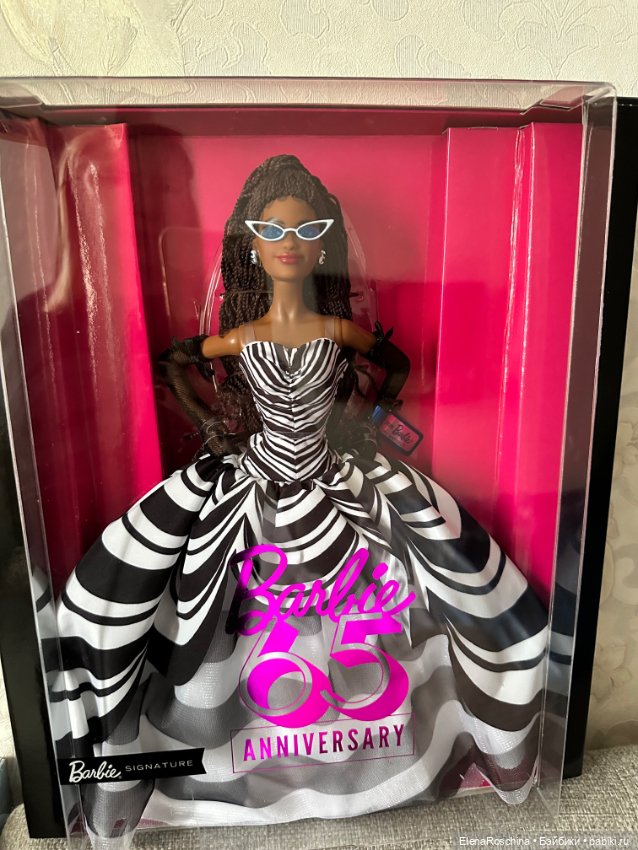Коллекционная кукла Barbie Signature 65th мулатка