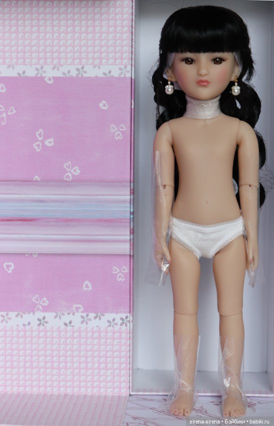 Кики от Руби Ред, Kiki Ruby Red