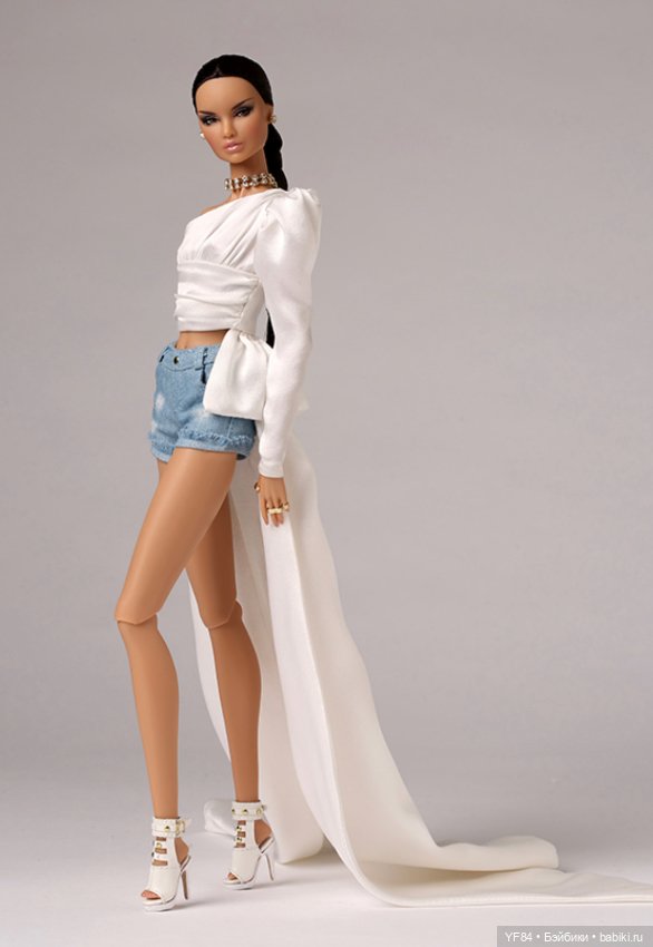 Metamorphosis Erin Salston, Integrity toys