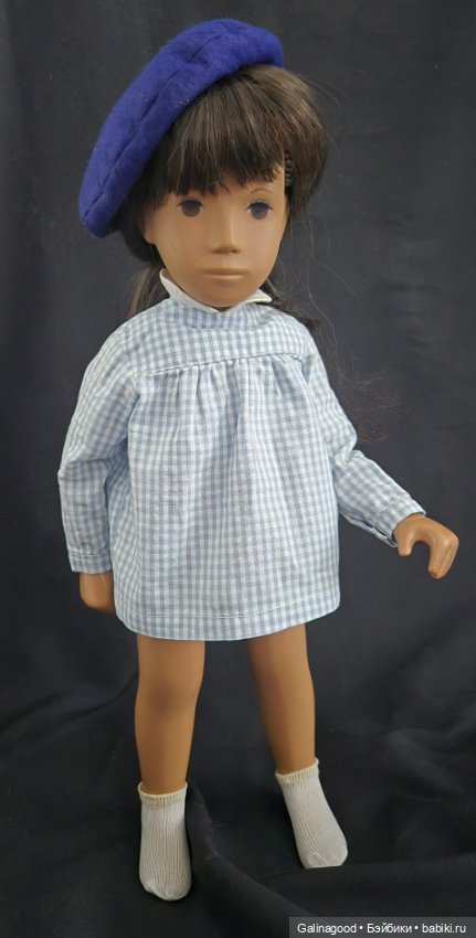 Брюнетка Sasha Morgenthaler