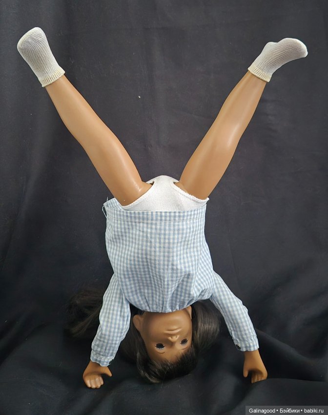 Брюнетка Sasha Morgenthaler