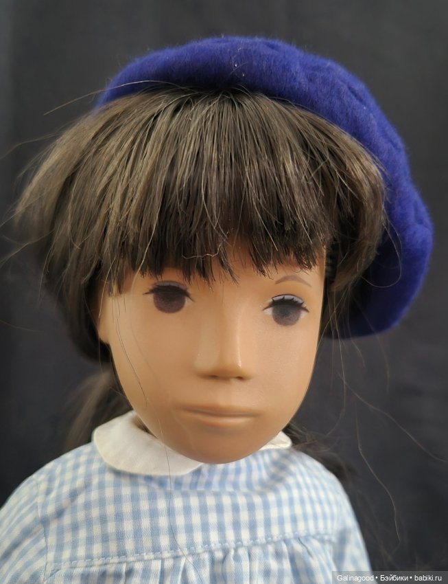 Брюнетка Sasha Morgenthaler