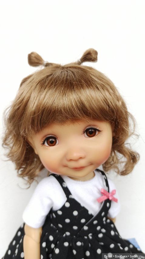 Парики 8-9" - Волнистый с двумя петельками, 5 цветов. На Meadow dolls 28 см, Wichtel (Вихтель) (фото 8)