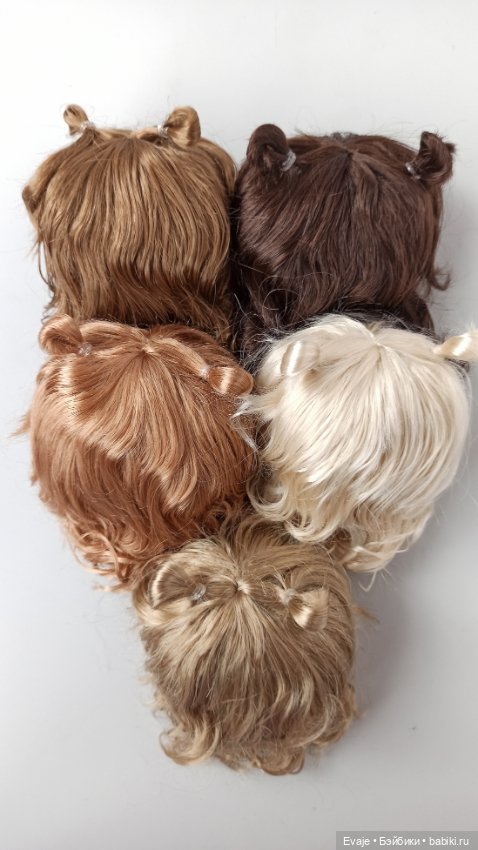 Парики 8-9" - Волнистый с двумя петельками, 5 цветов. На Meadow dolls 28 см, Wichtel (Вихтель)