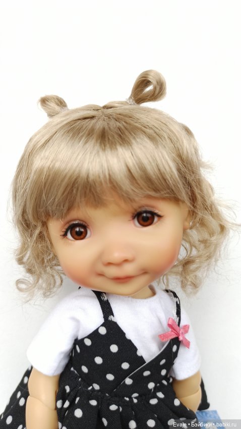 Парики 8-9" - Волнистый с двумя петельками, 5 цветов. На Meadow dolls 28 см, Wichtel (Вихтель) (фото 6)