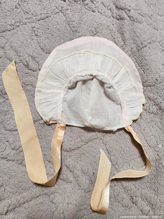 Винтажные чепчики для антикварных и винтажных кукол