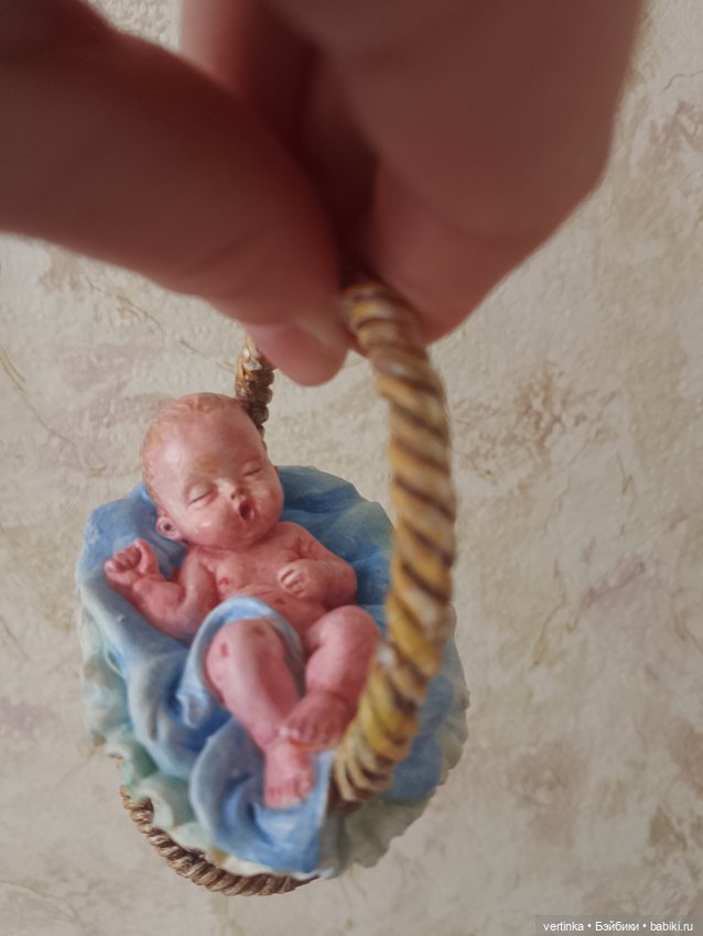 Фигурка младенец в корзинке (фото 3)