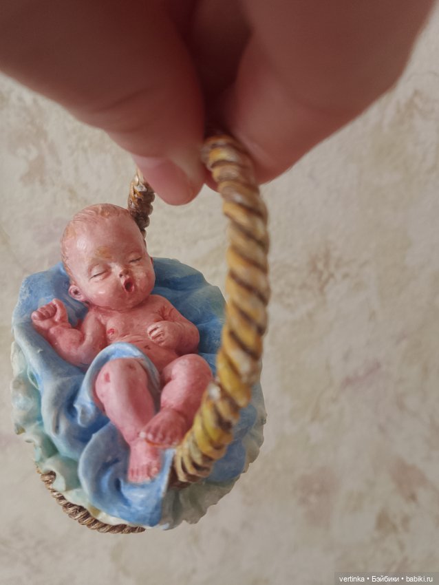 Фигурка младенец в корзинке (фото 6)
