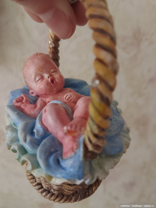 Фигурка младенец в корзинке (фото 4)