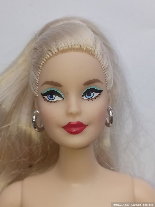 Гибрид головы Барби 60 Anniversary на йоготеле (фото 4)
