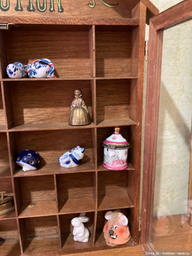 Шкаф - витрина для миниатюр, винтаж (фото 3)