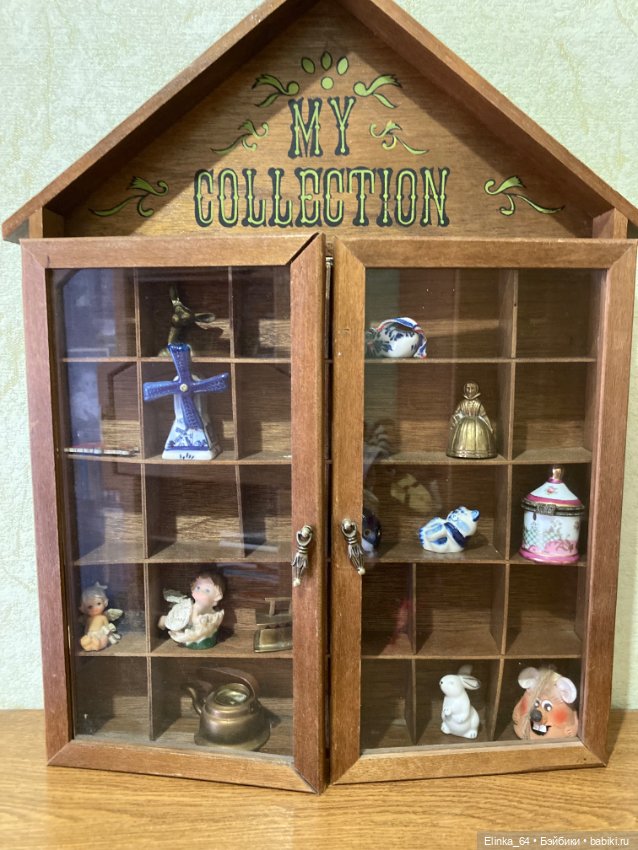 Шкаф - витрина для миниатюр, винтаж