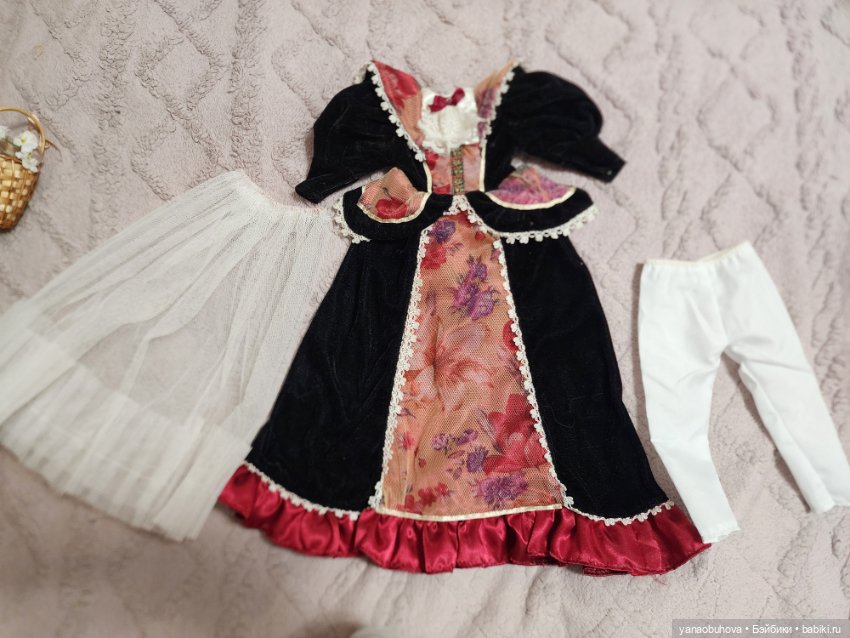 Винтажное платье с подюбником и панталонами